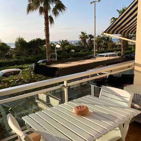 Appartement Chez Lili Et Alex! Face A La Mer! Clim, Balcon, Garage!